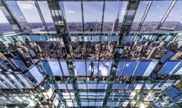 Tòa nhà “Phòng vô cực” ở New York tuyệt đẹp với thang máy bằng kính khiến du khách cảm giác như đang bay Tòa nhà “Phòng vô cực” ở New York tuyệt đẹp với thang máy bằng kính khiến du khách cảm giác như đang bay