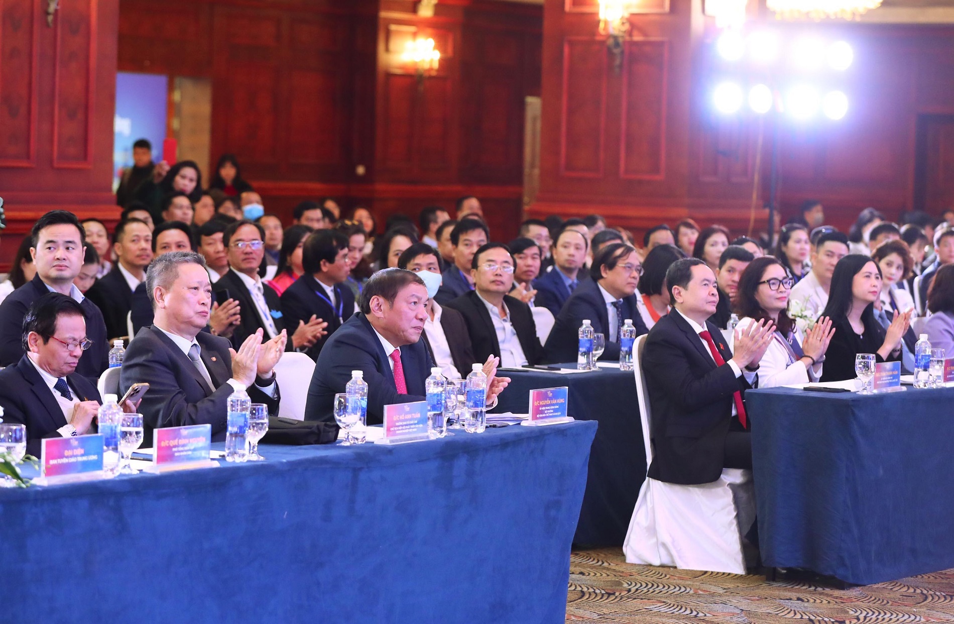 Chấn hưng văn hoá để biến đối đầu sang cùng phát triển1