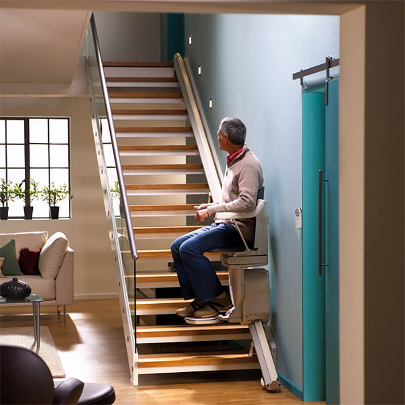 GHẾ THANG MÁY STAIRLIFT GIẢI PHÁP DI CHUYỂN TRÊN CẦU THANG