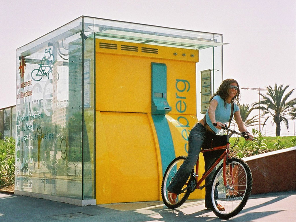 Những mô hình gửi xe thông minh này có ưu điểm tiết kiệm diện tích nổi trội, hệ thống thang máy đưa các hộp chứa xe lên cao hoặc xuống hầm với công nghệ an toàn tuyệt đối