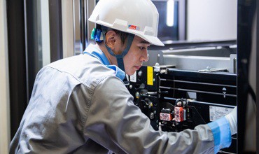 Chúng tôi cần có một ngày của nghề thang máy Chúng tôi cần có một ngày của nghề thang máy