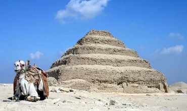 Did the Egyptians use a hydraulic lift to build a pyramid?