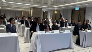 Vietnam unveils elevator safety service app on the global stage