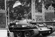 Buổi trưa 30/4/1975 tại Dinh Độc Lập