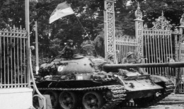 Buổi trưa 30/4/1975 tại Dinh Độc Lập