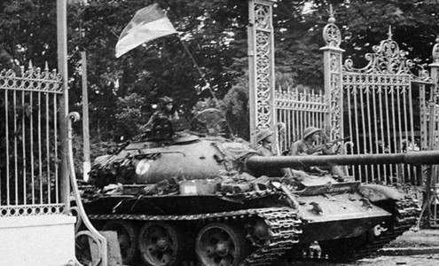 Buổi trưa 30/4/1975 tại Dinh Độc Lập