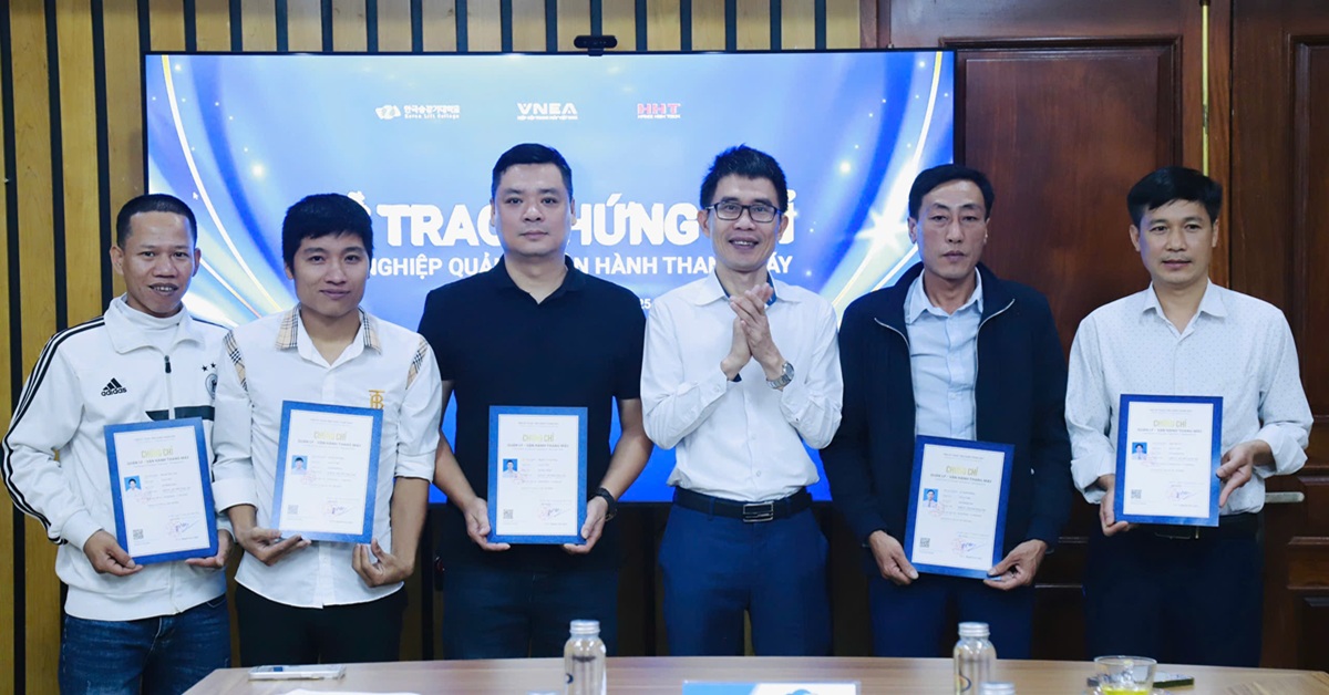 trao-bang-quan-ly-van-hanh-khoa-1