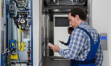 How many organizations have been designated to test elevators under Circular No. 13/2024/TT BLDTBXH?