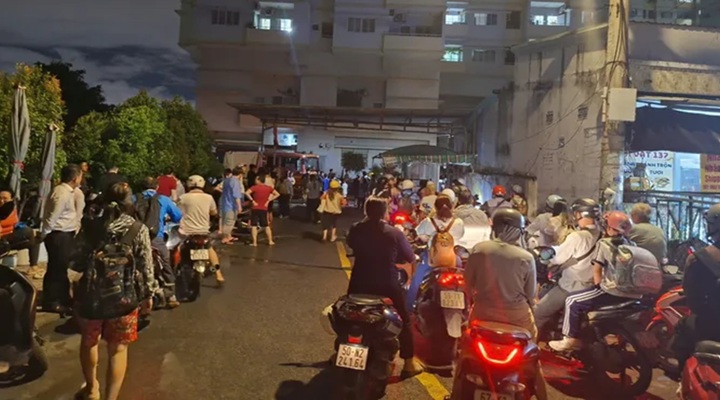 Ho Chi Minh City: Apartment Building Fire, Three People Trapped in Elevator