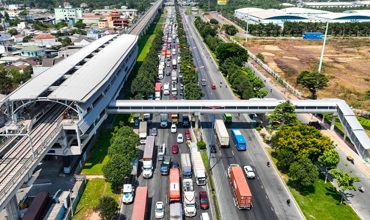 Ho Chi Minh City spends over 53 billion VND to install 8 elevators and other components at 7 pedestrian bridges along the Ben Thanh - Suoi Tien metro line.