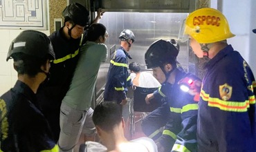 Da Nang: Patients Successfully Rescued from Elevator Entrapment at Midnight Da Nang: Patients Successfully Rescued from Elevator Entrapment at Midnight