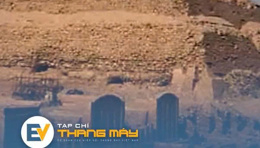 Were the Egyptian pyramids built using hydraulic lifts?