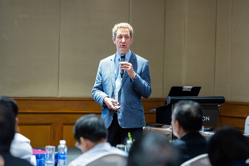 Ông Alvin Chen, Thư ký PALEA trình bày tại Hội thảo Thang máy Châu Á - Thái Bình Dương năm 2024 Ông Alvin Chen, Thư ký PALEA trình bày tại Hội thảo Thang máy Châu Á - Thái Bình Dương năm 2024