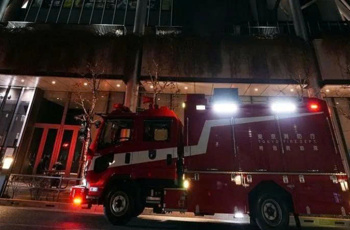 20 người mắc kẹt 6 giờ trong thang máy tòa tháp Skytree Nhật Bản