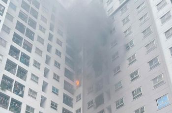 Cháy chung cư Ecohome 3, người dân thoát nạn bằng thang bộ