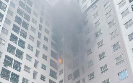 Fire at Ecohome 3 Apartment Building, Residents Escape via Stairway
