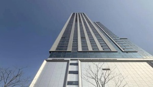 Waiting 20 minutes for the elevator every day, residents sell apartments at a loss