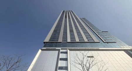 Chờ thang máy 20 phút mỗi ngày, cư dân ‘cắt lỗ’ bán tháo căn hộ