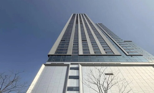 Waiting 20 minutes for the elevator every day, residents sell apartments at a loss