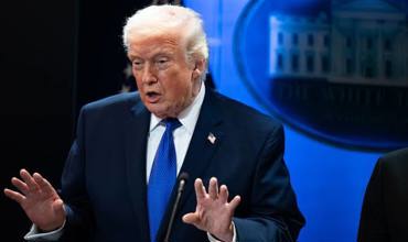 Ông Trump sẽ áp thêm 10% thuế nhập khẩu sau phán quyết của Tòa Tối cao Ông Trump sẽ áp thêm 10% thuế nhập khẩu sau phán quyết của Tòa Tối cao