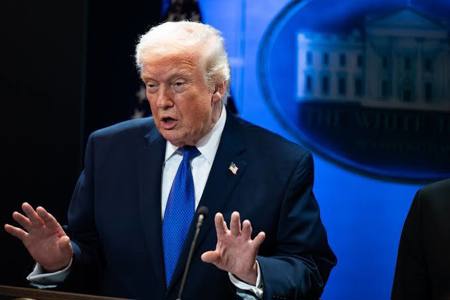 Ông Trump sẽ áp thêm 10% thuế nhập khẩu sau phán quyết của Tòa Tối cao Ông Trump sẽ áp thêm 10% thuế nhập khẩu sau phán quyết của Tòa Tối cao