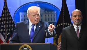 Ông Trump nâng thuế toàn cầu bổ sung từ 10% lên 15% Ông Trump nâng thuế toàn cầu bổ sung từ 10% lên 15%