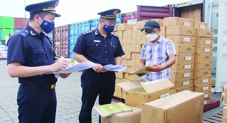 Từ 1/3/2026, hải quan có quyền dừng thông quan nếu nghi ngờ hàng giả