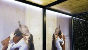 Wind... a kiss... and the elevator!