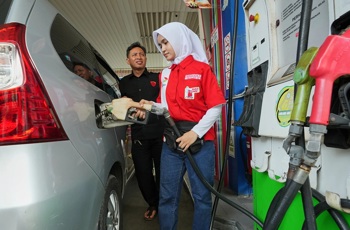 Thái Lan yêu cầu công chức đi thang bộ, làm việc tại nhà để tiết kiệm năng lượng