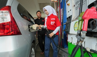 Thái Lan yêu cầu công chức đi thang bộ, làm việc tại nhà để tiết kiệm năng lượng