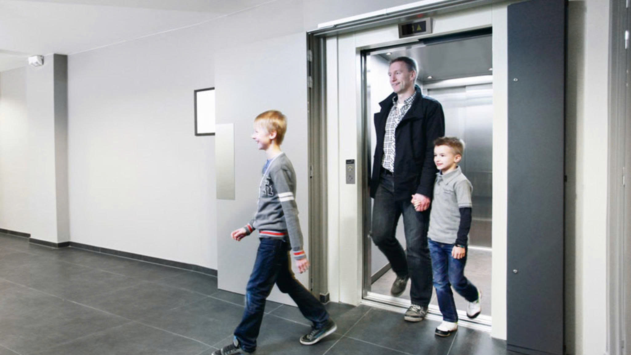 Tiêu chuẩn EN 81-20 và EN 81-50 là chuẩn mực cao nhất hiện nay về yêu cầu an toàn, thiết kế và kiểm soát chất lượng trong ngành thang máy. Đây là nhóm thiết bị đòi hỏi công nghệ, cấu hình và mức độ hoàn thiện kỹ thuật cao đáp ứng hiệu quả vận hành.