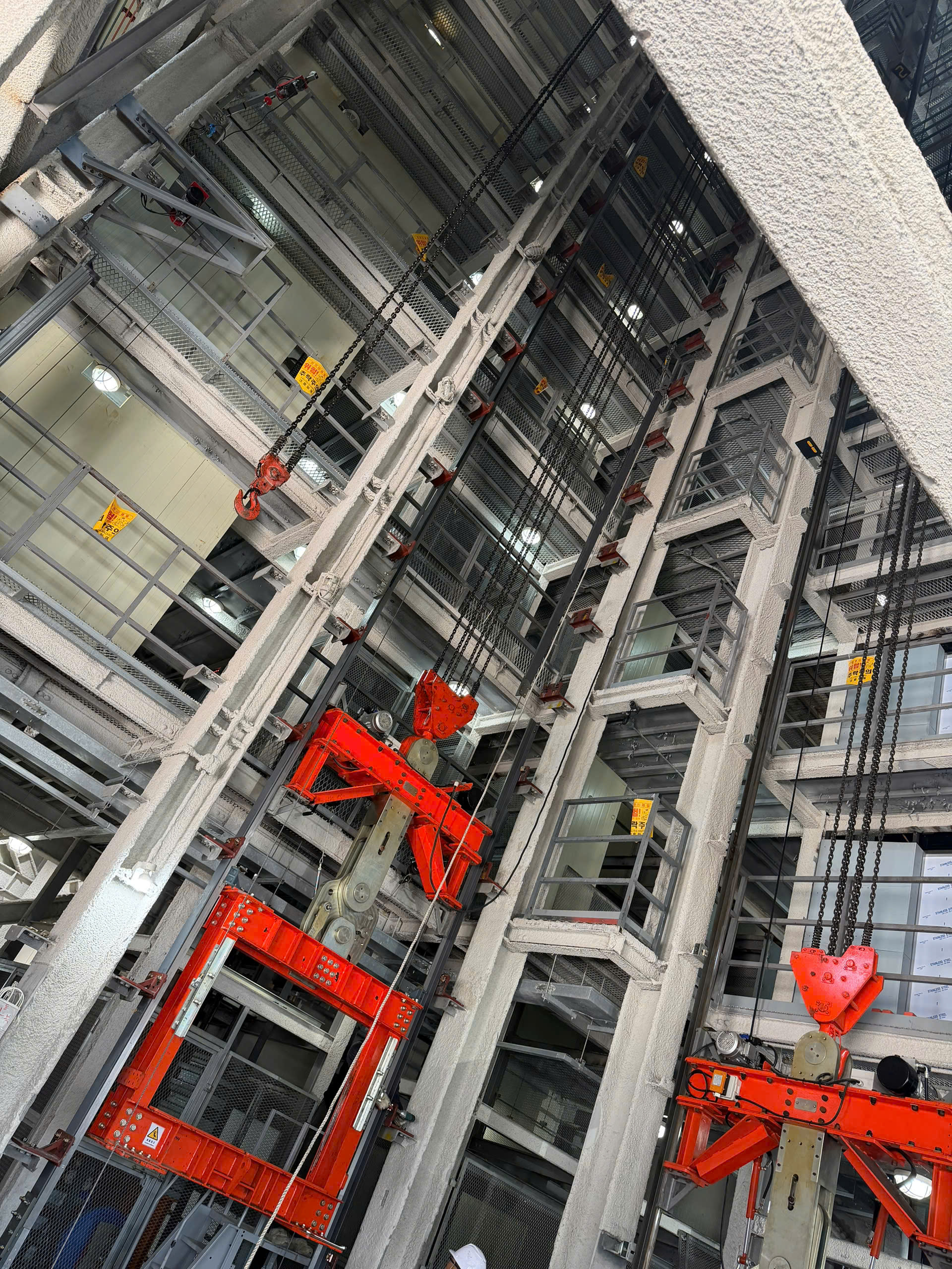 Khu vực thử nghiệm bộ giảm chấn và hệ thống phanh an toàn thang máy