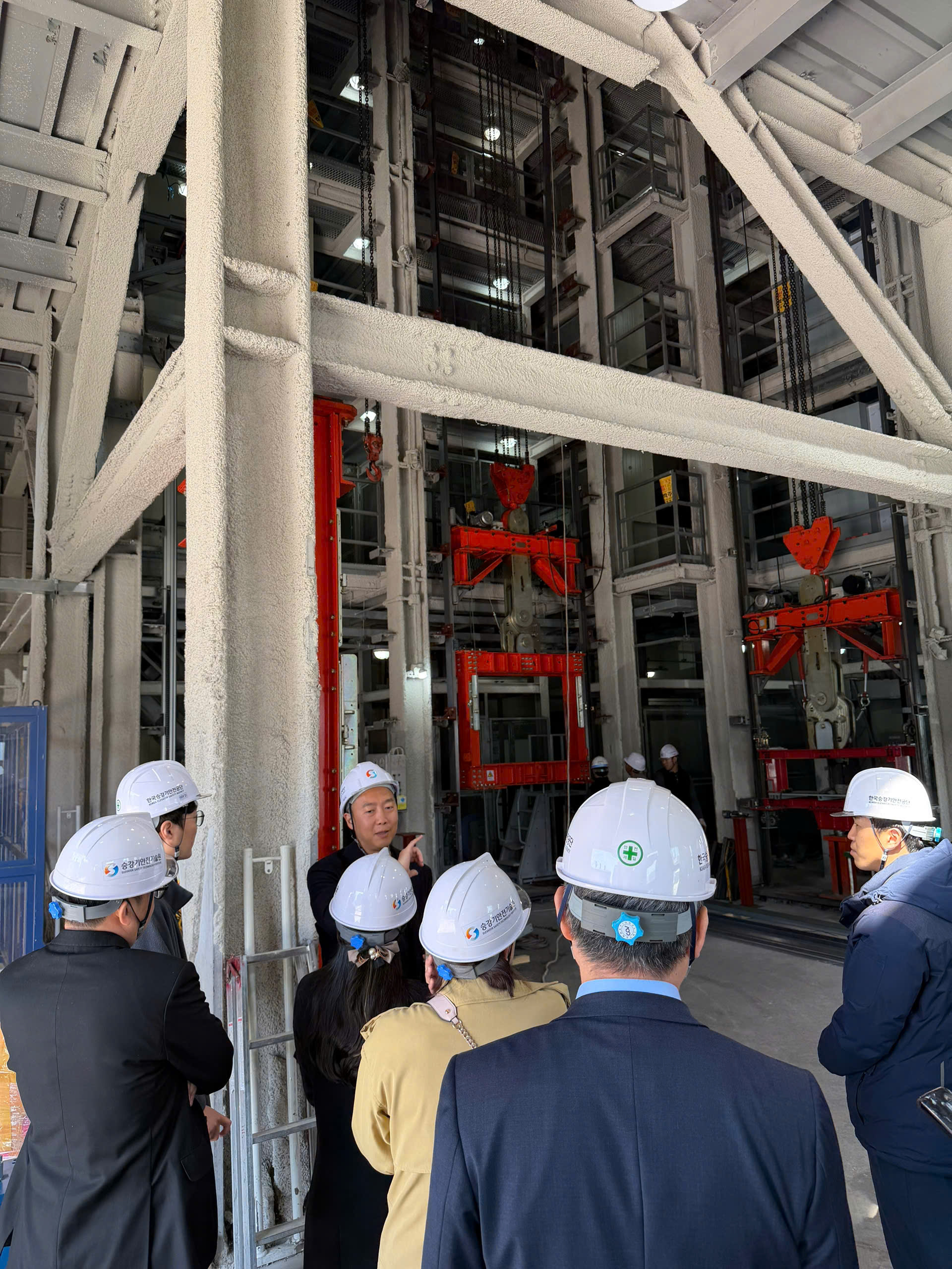 Khu vực thử nghiệm bộ giảm chấn và hệ thống phanh an toàn thang máy