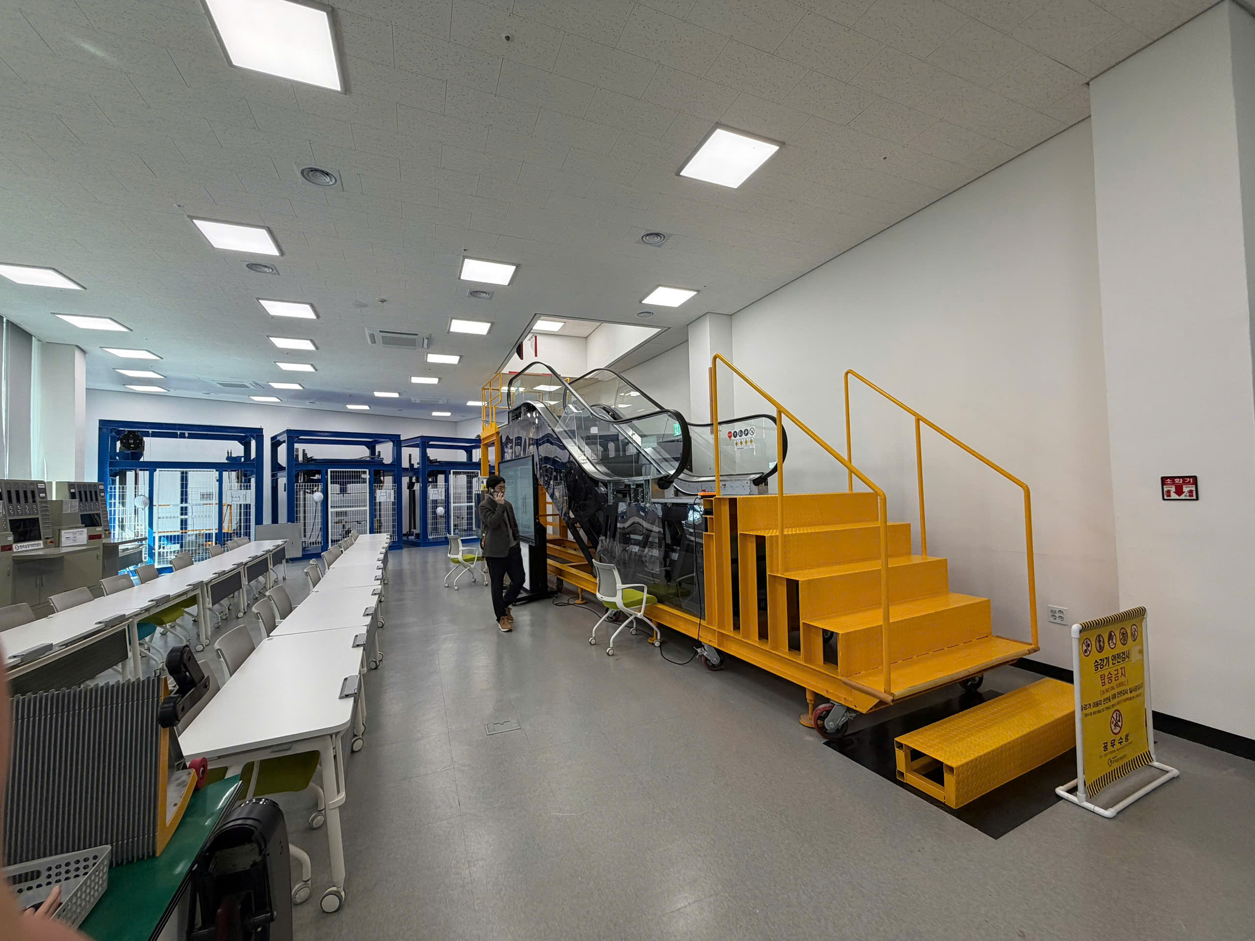 Phòng thực hành thang cuốn tại Trung tâm Đào tạo Thang máy của KoELSA