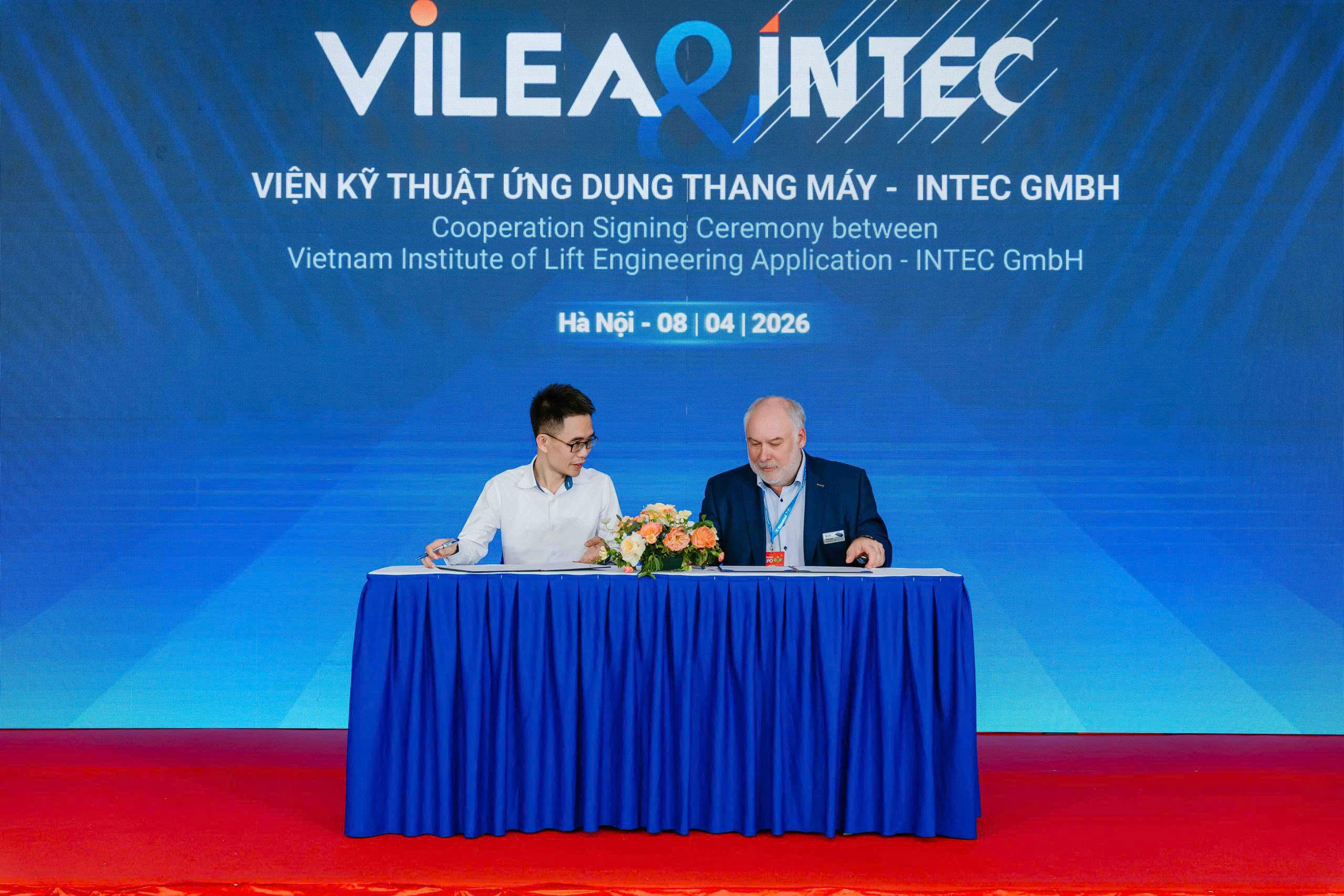 Lễ ký kết hợp tác giữa Viện Kỹ thuật Ứng dụng Thang máy và Công ty INTEC (Đức).