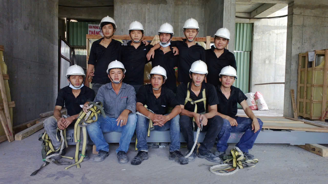 Ông Nguyễn Duy Tân và những thành viên Sáng Nghiệp