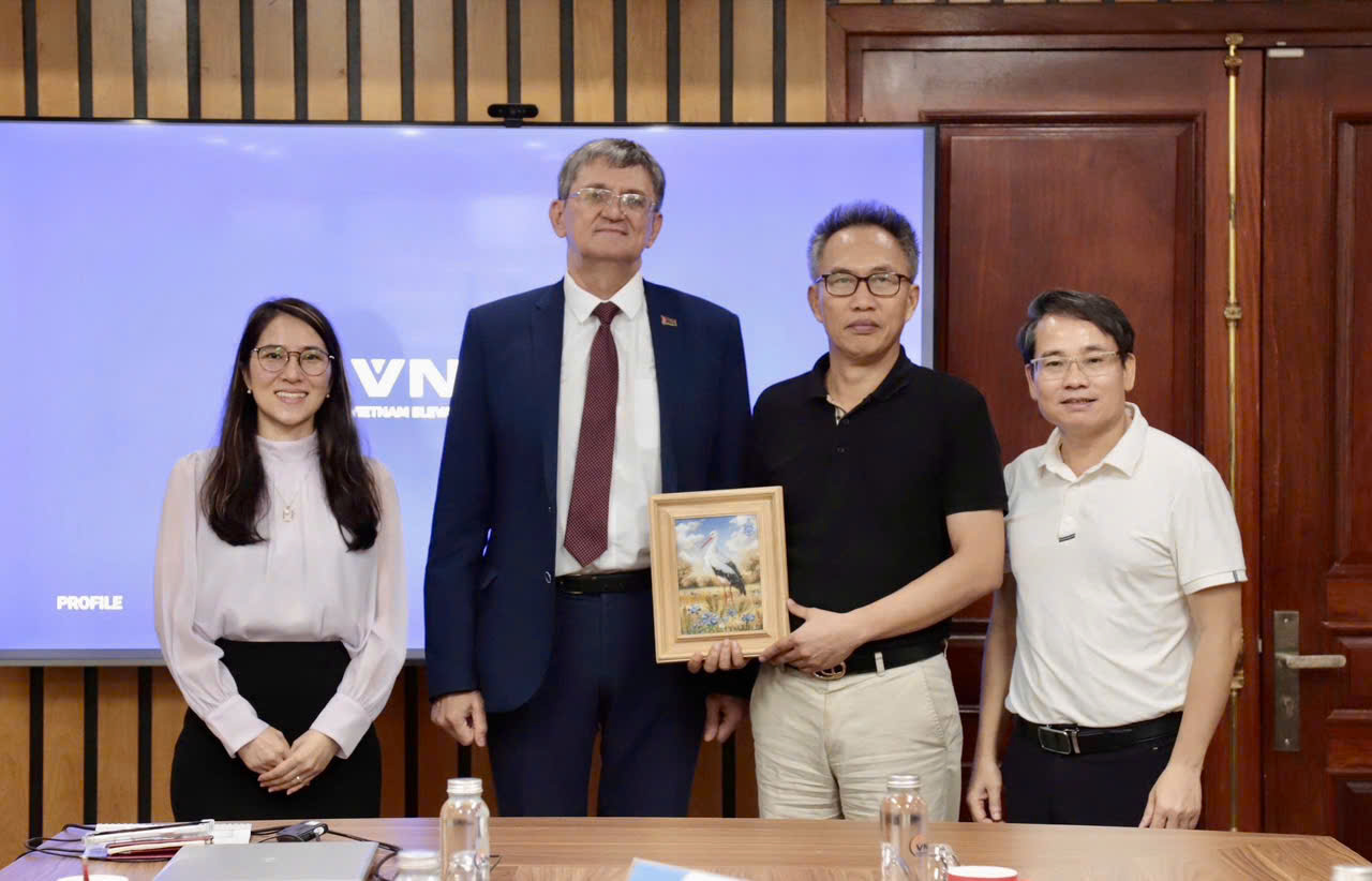 Tham tán Thương mại Đại sứ quán Belarus làm việc với Hiệp hội Thang máy Việt Nam