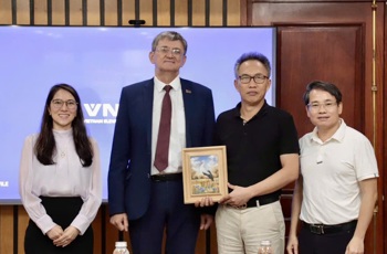 Tham tán Thương mại Đại sứ quán Belarus làm việc với Hiệp hội Thang máy Việt Nam