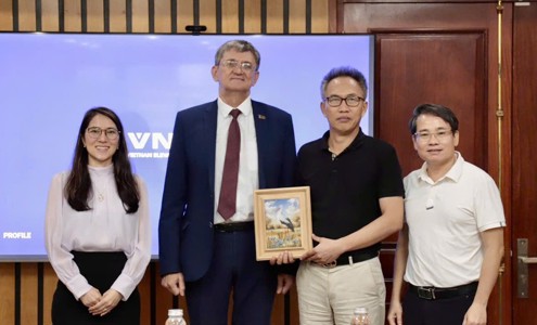 Commercial Counselor of the Embassy of Belarus works with the Vietnam Elevator Association