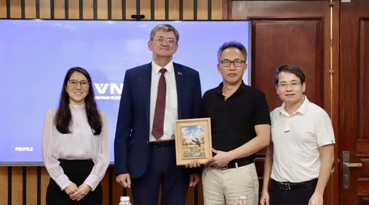 Commercial Counselor of the Embassy of Belarus works with the Vietnam Elevator Association