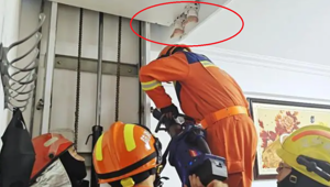 Thang máy giếng thang hở: Bé gái bị kẹt chân giữa sàn nâng và trần nhà