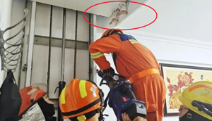 Thang máy giếng thang hở: Bé gái bị kẹt chân giữa sàn nâng và trần nhà
