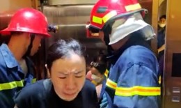 TP HCM: Mất điện đột ngột, 7 người mắc kẹt trong thang máy TP HCM: Mất điện đột ngột, 7 người mắc kẹt trong thang máy