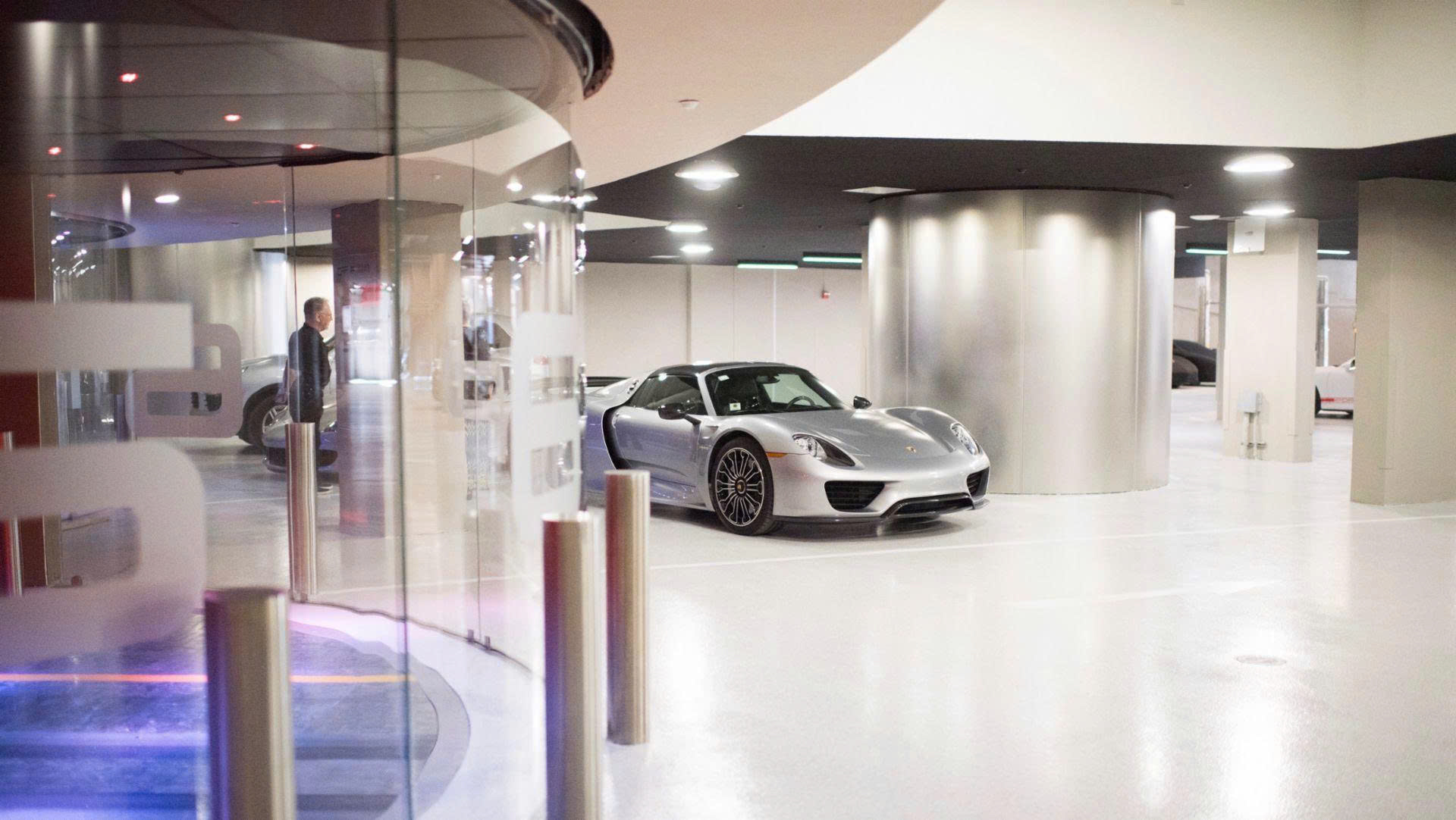 porsche-bentley-bugatti-va-duong-dua-moi-trong-the-gioi-xa-xi-29639152990377955123