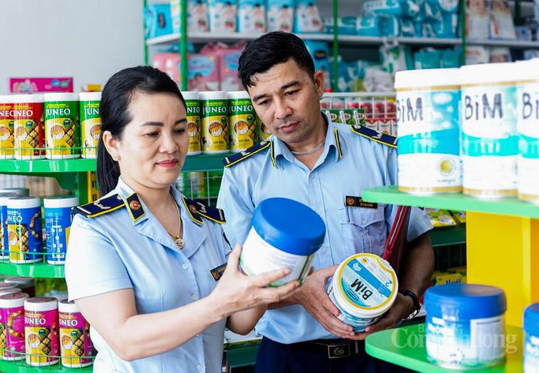 Lực lượng Quản lý thị trường tăng cường giám sát việc kinh doanh mặt hàng sữa trên địa bàn tỉnh Thanh Hóa