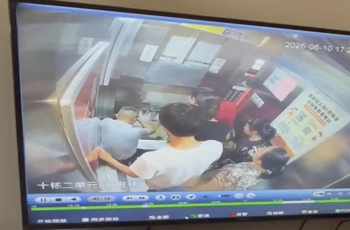 Cứu hộ sai, một phụ nữ rơi xuống giếng thang máy tử vong