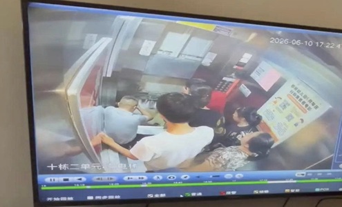 Cứu hộ sai, một phụ nữ rơi xuống giếng thang máy tử vong