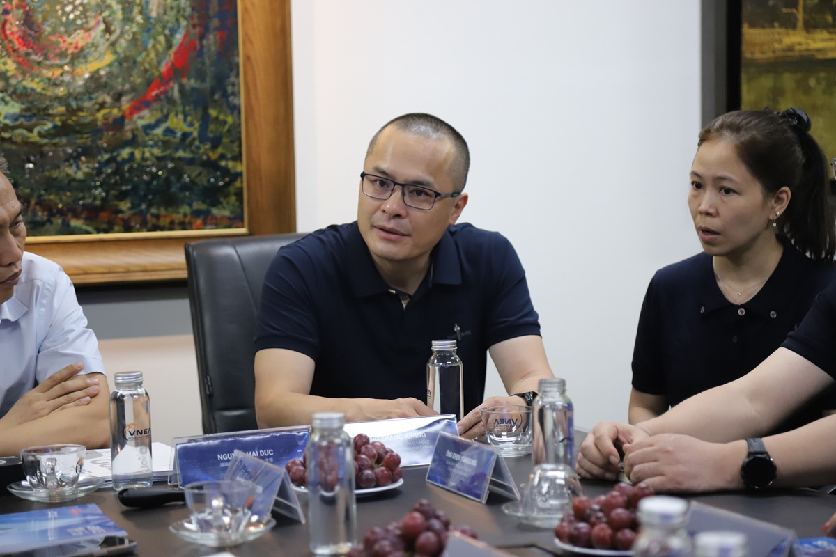 Ông Zhang Aiping – Phó Bí thư Đảng ủy, Phó Chủ tịch Hội đồng quản trị, Tổng Giám đốc Công ty Thang máy Guangri; kiêm Phó Chủ tịch Hiệp hội Thang máy Trung Quốc.