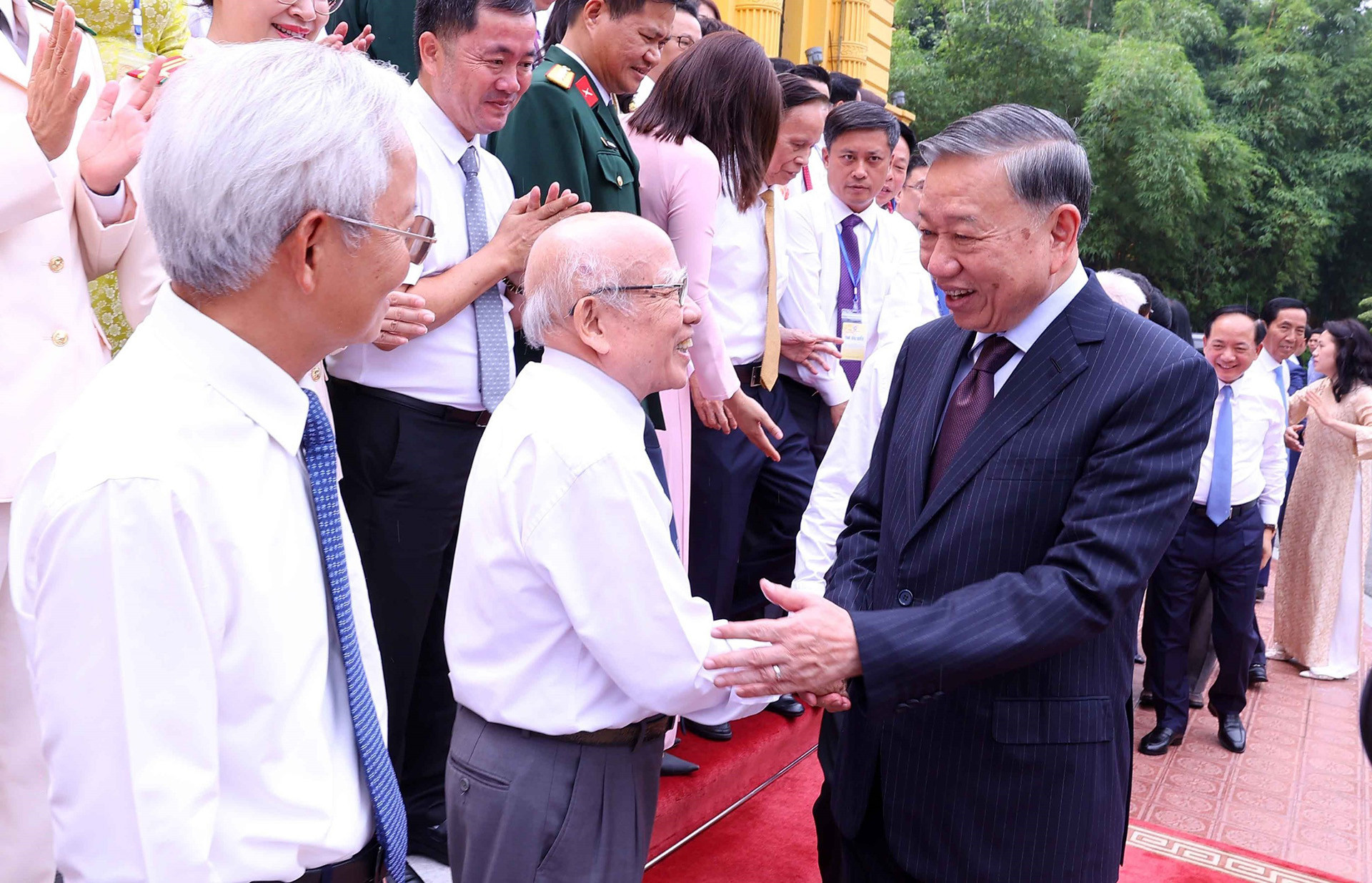 Tổng Bí thư, Chủ tịch nước Tô Lâm với các nhà báo tiêu biểu. Ảnh: TTXVN Tổng Bí thư, Chủ tịch nước Tô Lâm với các nhà báo tiêu biểu. Ảnh: TTXVN