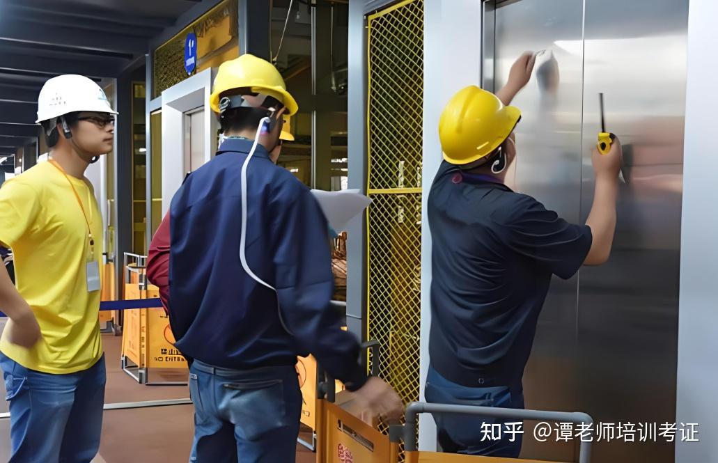 Nhân sự trong ngành thang máy tại Trung Quốc phải được đào tạo và cấp chứng chỉ. Chứng chỉ sẽ bị thu hồi nếu xảy ra hành vi gian lận hoặc vi phạm nghiêm trọng trong quá trình hành nghề.